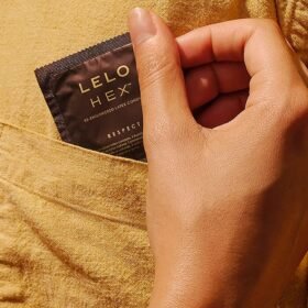Lelo HEX™ Respect XL Latex Condoms (12 Count)