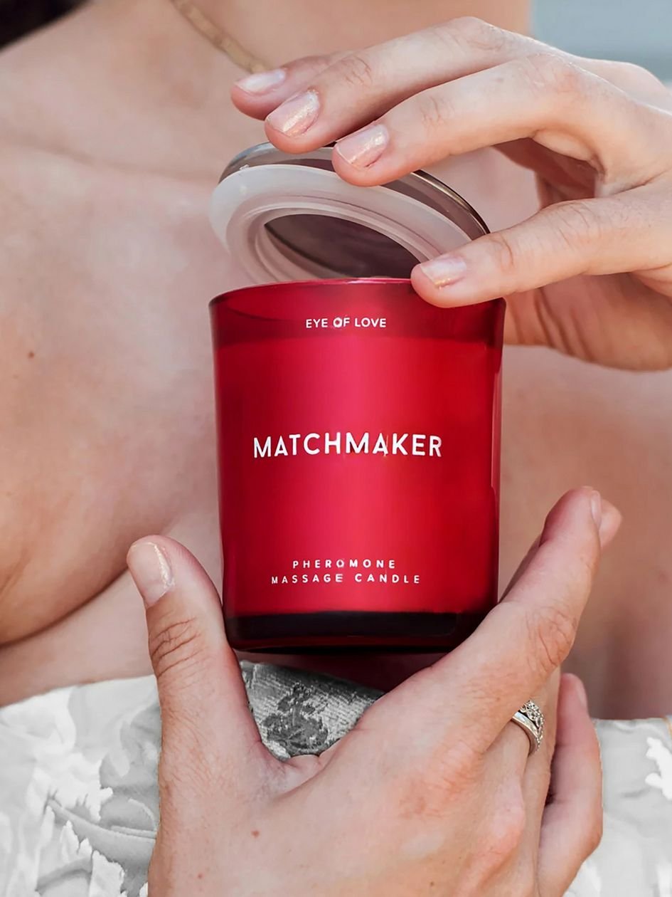 87467.jpg Matchmaker Eye of Love Red Diamond Pheromone Massage Candle 5.2oz - Image 1
